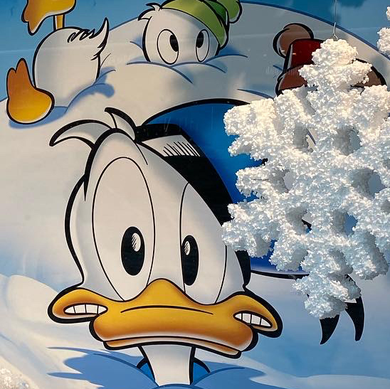 Vinter og Donald i vindu Narvesen Continental
